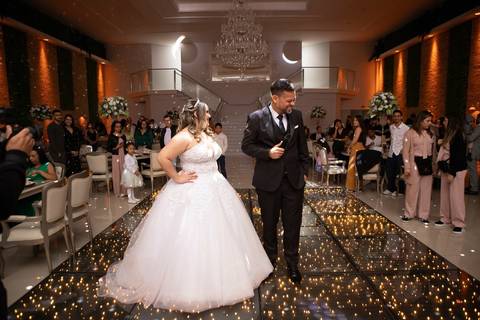As melhores ideias e inspirações criativas de fotos de casamento registradas por fotógrafos profissionais de eventos da empresa Criativus Foto e Vídeo na recepção protocolar no Espaço Reis Quinta dos Sonhos'