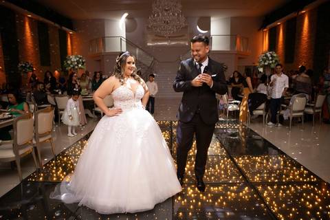 As melhores ideias e inspirações criativas de fotos de casamento registradas por fotógrafos profissionais de eventos da empresa Criativus Foto e Vídeo na recepção protocolar no Espaço Reis Quinta dos Sonhos'
