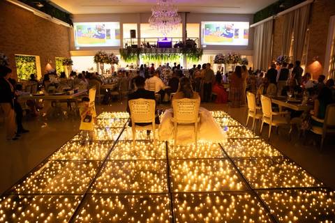 As melhores ideias e inspirações criativas de fotos de casamento registradas por fotógrafos profissionais de eventos da empresa Criativus Foto e Vídeo na recepção protocolar no Espaço Reis Quinta dos Sonhos'