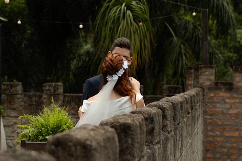 As melhores ideias e inspirações criativas de fotos de casamento registradas por fotógrafos profissionais de eventos da empresa Criativus Foto e Vídeo no Espaço Buffet Ranch Life: Fotos dos noivos sozinhos'