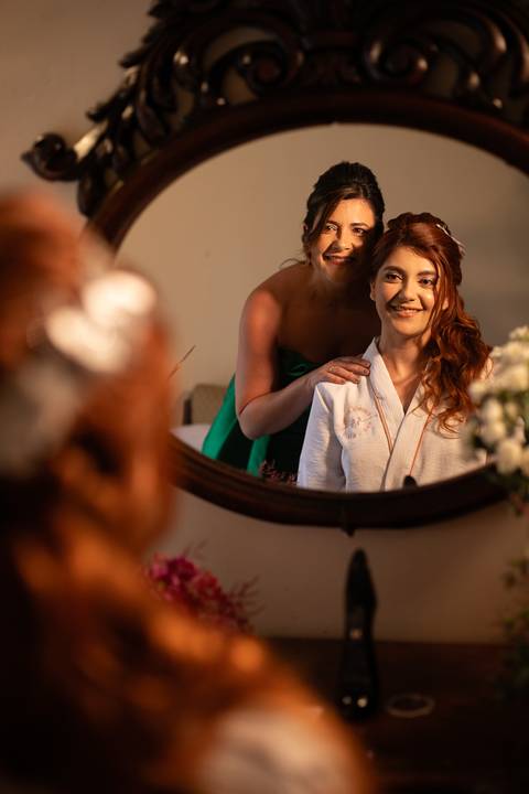 As melhores ideias e inspirações criativas de fotos de casamento registradas por fotógrafos profissionais de eventos da empresa Criativus Foto e Vídeo no Espaço Buffet Ranch Life: Fotos do making of da noiva'