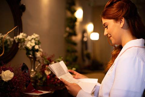 As melhores ideias e inspirações criativas de fotos de casamento registradas por fotógrafos profissionais de eventos da empresa Criativus Foto e Vídeo no Espaço Buffet Ranch Life: Fotos do making of da noiva'