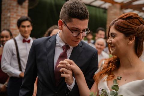 As melhores ideias e inspirações criativas de fotos de casamento registradas por fotógrafos profissionais de eventos da empresa Criativus Foto e Vídeo no Espaço Buffet Ranch Life: Fotos do momento da cerimônia'