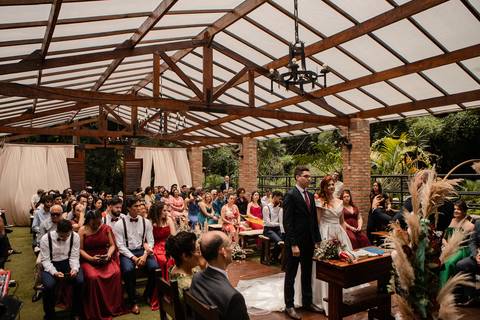 As melhores ideias e inspirações criativas de fotos de casamento registradas por fotógrafos profissionais de eventos da empresa Criativus Foto e Vídeo no Espaço Buffet Ranch Life: Fotos do momento da cerimônia'