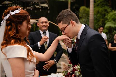As melhores ideias e inspirações criativas de fotos de casamento registradas por fotógrafos profissionais de eventos da empresa Criativus Foto e Vídeo no Espaço Buffet Ranch Life: Fotos do momento da cerimônia'