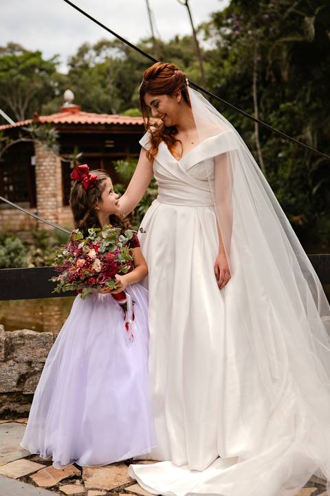 As melhores ideias e inspirações criativas de fotos de casamento registradas por fotógrafos profissionais de eventos da empresa Criativus Foto e Vídeo no Espaço Buffet Ranch Life: Fotos dos noivos com os seus padrinhos'