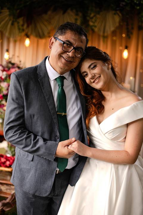 As melhores ideias e inspirações criativas de fotos de casamento registradas por fotógrafos profissionais de eventos da empresa Criativus Foto e Vídeo no Espaço Buffet Ranch Life: Fotos dos noivos com os convidados'
