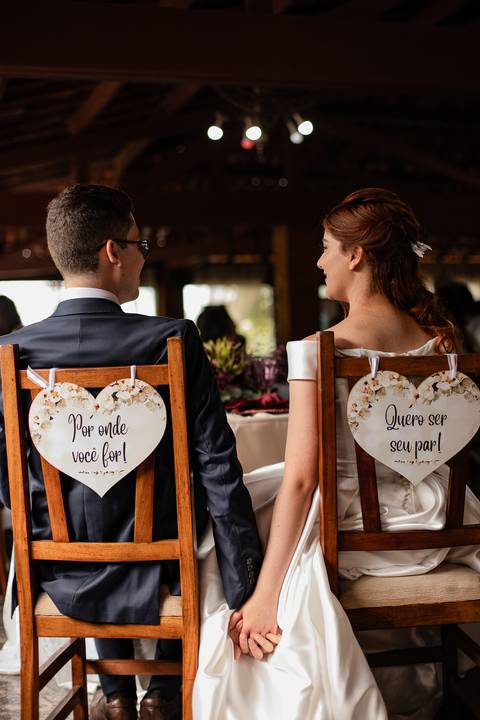 As melhores ideias e inspirações criativas de fotos de casamento registradas por fotógrafos profissionais de eventos da empresa Criativus Foto e Vídeo no Espaço Buffet Ranch Life: Fotos dos noivos na recepção'