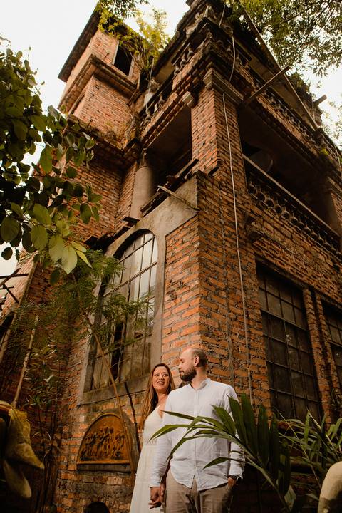 As melhores ideias e inspirações criativas de fotos de ensaio pré casamento registradas por fotógrafos profissionais de eventos da empresa Criativus Foto e Vídeo no  Restaurante o Velhão em Mairiporã'