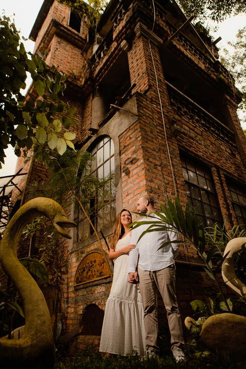 As melhores ideias e inspirações criativas de fotos de ensaio pré casamento registradas por fotógrafos profissionais de eventos da empresa Criativus Foto e Vídeo no  Restaurante o Velhão em Mairiporã'