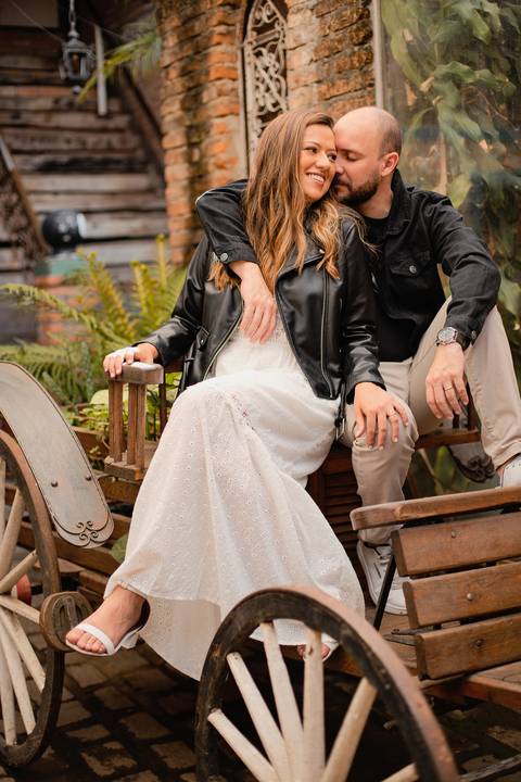 As melhores ideias e inspirações criativas de fotos de ensaio pré casamento registradas por fotógrafos profissionais de eventos da empresa Criativus Foto e Vídeo no  Restaurante o Velhão em Mairiporã'