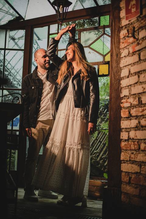 As melhores ideias e inspirações criativas de fotos de ensaio pré casamento registradas por fotógrafos profissionais de eventos da empresa Criativus Foto e Vídeo no  Restaurante o Velhão em Mairiporã'