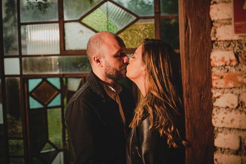 As melhores ideias e inspirações criativas de fotos de ensaio pré casamento registradas por fotógrafos profissionais de eventos da empresa Criativus Foto e Vídeo no  Restaurante o Velhão em Mairiporã'