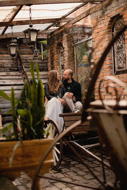 As melhores ideias e inspirações criativas de fotos de ensaio pré casamento registradas por fotógrafos profissionais de eventos da empresa Criativus Foto e Vídeo no  Restaurante o Velhão em Mairiporã'