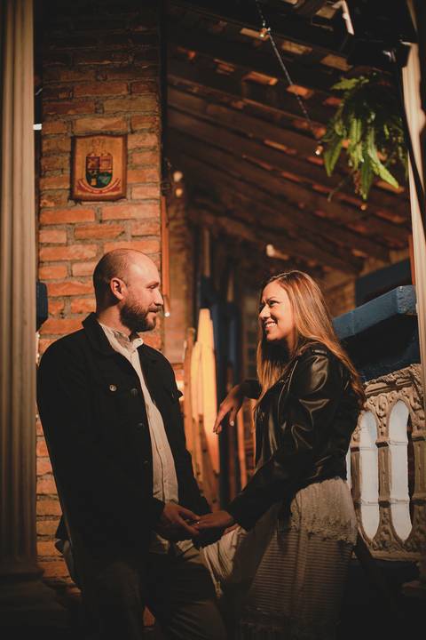 As melhores ideias e inspirações criativas de fotos de ensaio pré casamento registradas por fotógrafos profissionais de eventos da empresa Criativus Foto e Vídeo no  Restaurante o Velhão em Mairiporã'