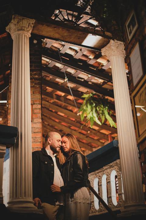 As melhores ideias e inspirações criativas de fotos de ensaio pré casamento registradas por fotógrafos profissionais de eventos da empresa Criativus Foto e Vídeo no  Restaurante o Velhão em Mairiporã'