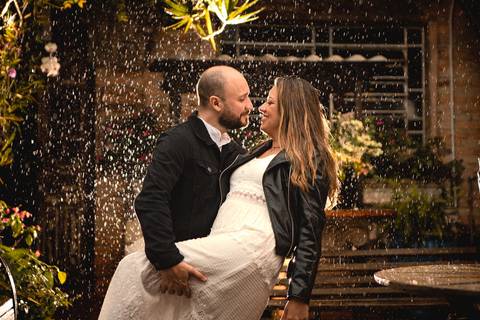 As melhores ideias e inspirações criativas de fotos de ensaio pré casamento registradas por fotógrafos profissionais de eventos da empresa Criativus Foto e Vídeo no  Restaurante o Velhão em Mairiporã'