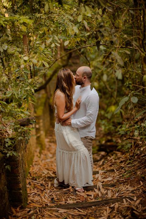 As melhores ideias e inspirações criativas de fotos de ensaio pré casamento registradas por fotógrafos profissionais de eventos da empresa Criativus Foto e Vídeo no  Restaurante o Velhão em Mairiporã'