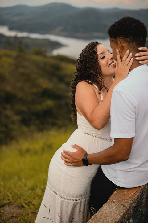 As melhores ideias e inspirações criativas de fotos de ensaio pré casamento registradas por fotógrafos profissionais de eventos da empresa Criativus Foto e Vídeo no Morro do Capuava'