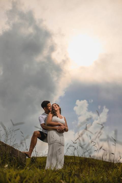 As melhores ideias e inspirações criativas de fotos de ensaio pré casamento registradas por fotógrafos profissionais de eventos da empresa Criativus Foto e Vídeo no Morro do Capuava'
