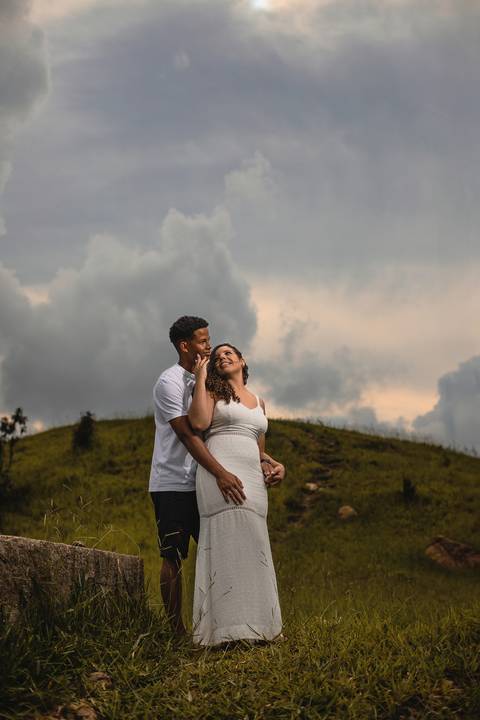 As melhores ideias e inspirações criativas de fotos de ensaio pré casamento registradas por fotógrafos profissionais de eventos da empresa Criativus Foto e Vídeo no Morro do Capuava'