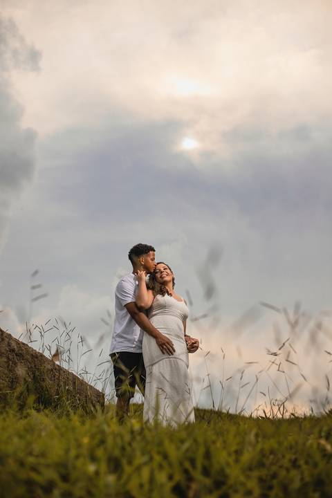 As melhores ideias e inspirações criativas de fotos de ensaio pré casamento registradas por fotógrafos profissionais de eventos da empresa Criativus Foto e Vídeo no Morro do Capuava'