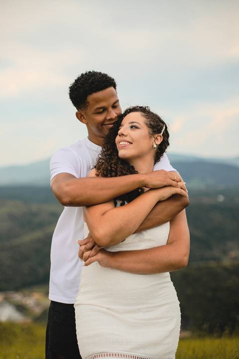 As melhores ideias e inspirações criativas de fotos de ensaio pré casamento registradas por fotógrafos profissionais de eventos da empresa Criativus Foto e Vídeo no Morro do Capuava'