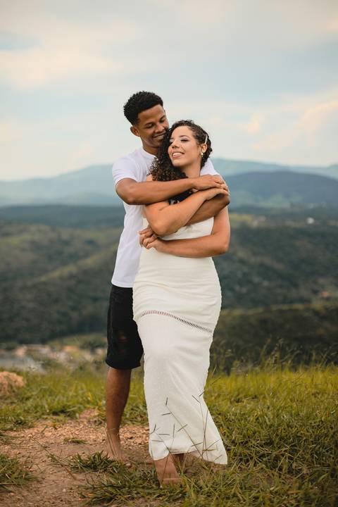 As melhores ideias e inspirações criativas de fotos de ensaio pré casamento registradas por fotógrafos profissionais de eventos da empresa Criativus Foto e Vídeo no Morro do Capuava'