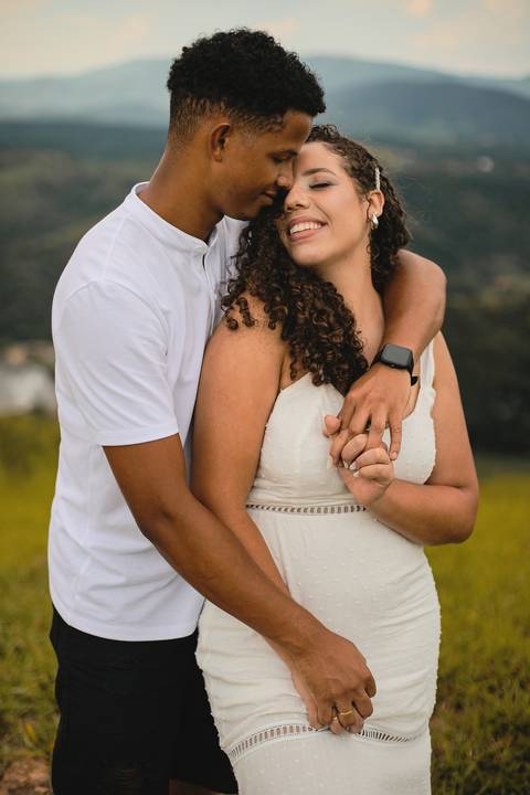 As melhores ideias e inspirações criativas de fotos de ensaio pré casamento registradas por fotógrafos profissionais de eventos da empresa Criativus Foto e Vídeo no Morro do Capuava'