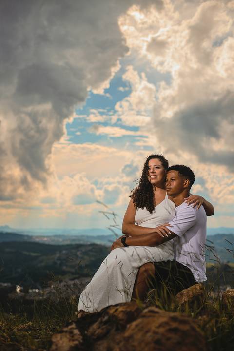 As melhores ideias e inspirações criativas de fotos de ensaio pré casamento registradas por fotógrafos profissionais de eventos da empresa Criativus Foto e Vídeo no Morro do Capuava'