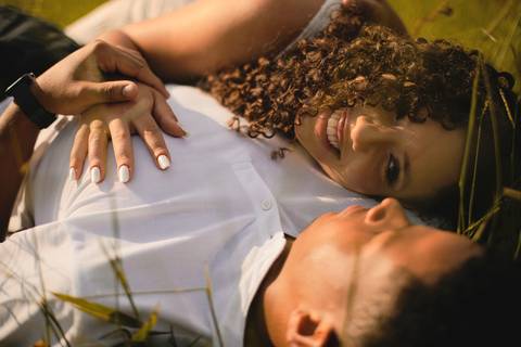As melhores ideias e inspirações criativas de fotos de ensaio pré casamento registradas por fotógrafos profissionais de eventos da empresa Criativus Foto e Vídeo no Morro do Capuava'