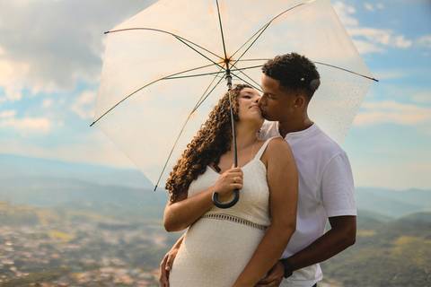 As melhores ideias e inspirações criativas de fotos de ensaio pré casamento registradas por fotógrafos profissionais de eventos da empresa Criativus Foto e Vídeo no Morro do Capuava'