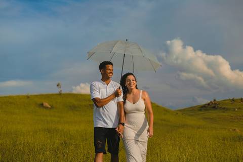 As melhores ideias e inspirações criativas de fotos de ensaio pré casamento registradas por fotógrafos profissionais de eventos da empresa Criativus Foto e Vídeo no Morro do Capuava'