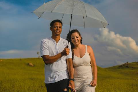 As melhores ideias e inspirações criativas de fotos de ensaio pré casamento registradas por fotógrafos profissionais de eventos da empresa Criativus Foto e Vídeo no Morro do Capuava'