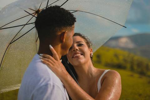 As melhores ideias e inspirações criativas de fotos de ensaio pré casamento registradas por fotógrafos profissionais de eventos da empresa Criativus Foto e Vídeo no Morro do Capuava'