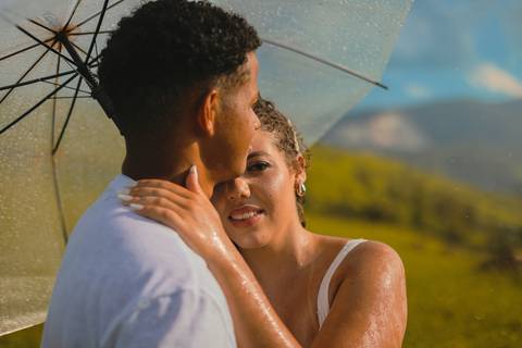 As melhores ideias e inspirações criativas de fotos de ensaio pré casamento registradas por fotógrafos profissionais de eventos da empresa Criativus Foto e Vídeo no Morro do Capuava'