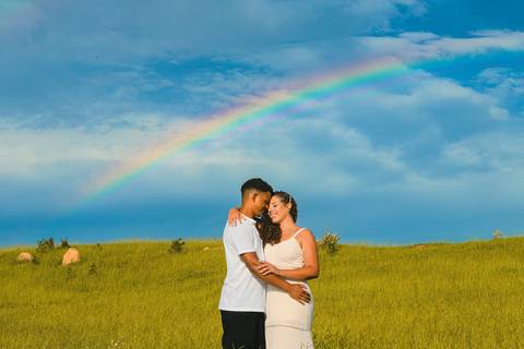 As melhores ideias e inspirações criativas de fotos de ensaio pré casamento registradas por fotógrafos profissionais de eventos da empresa Criativus Foto e Vídeo no Morro do Capuava'
