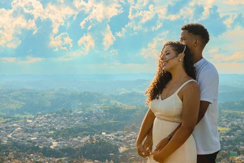 As melhores ideias e inspirações criativas de fotos de ensaio pré casamento registradas por fotógrafos profissionais de eventos da empresa Criativus Foto e Vídeo no Morro do Capuava'