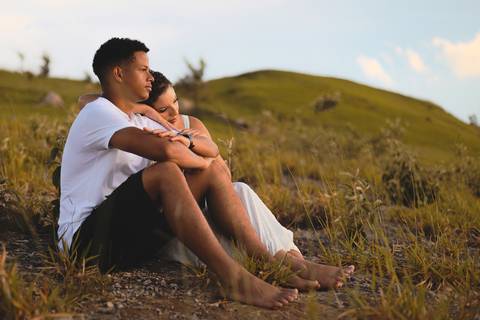 As melhores ideias e inspirações criativas de fotos de ensaio pré casamento registradas por fotógrafos profissionais de eventos da empresa Criativus Foto e Vídeo no Morro do Capuava'