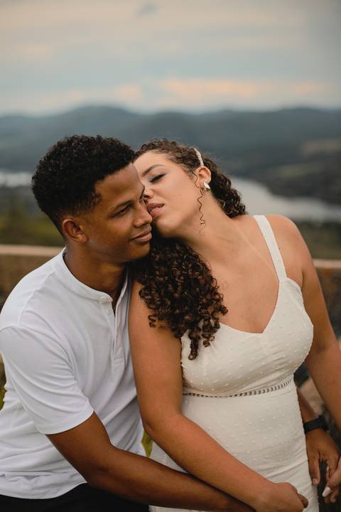 As melhores ideias e inspirações criativas de fotos de ensaio pré casamento registradas por fotógrafos profissionais de eventos da empresa Criativus Foto e Vídeo no Morro do Capuava'