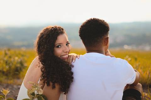 As melhores ideias e inspirações criativas de fotos de ensaio pré casamento registradas por fotógrafos profissionais de eventos da empresa Criativus Foto e Vídeo no Morro do Capuava'