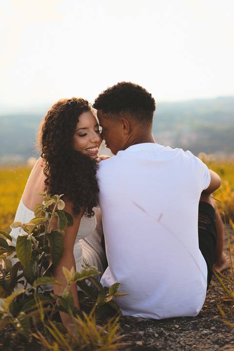 As melhores ideias e inspirações criativas de fotos de ensaio pré casamento registradas por fotógrafos profissionais de eventos da empresa Criativus Foto e Vídeo no Morro do Capuava'
