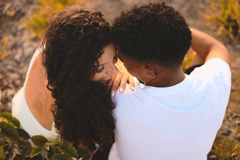 As melhores ideias e inspirações criativas de fotos de ensaio pré casamento registradas por fotógrafos profissionais de eventos da empresa Criativus Foto e Vídeo no Morro do Capuava'