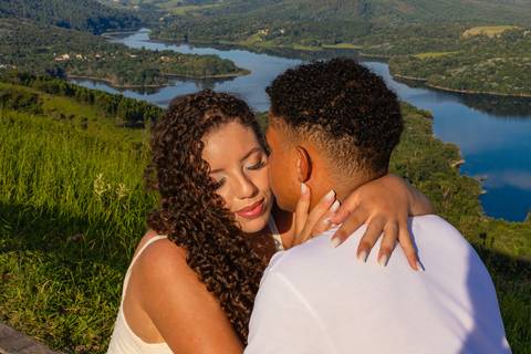 As melhores ideias e inspirações criativas de fotos de ensaio pré casamento registradas por fotógrafos profissionais de eventos da empresa Criativus Foto e Vídeo no Morro do Capuava'