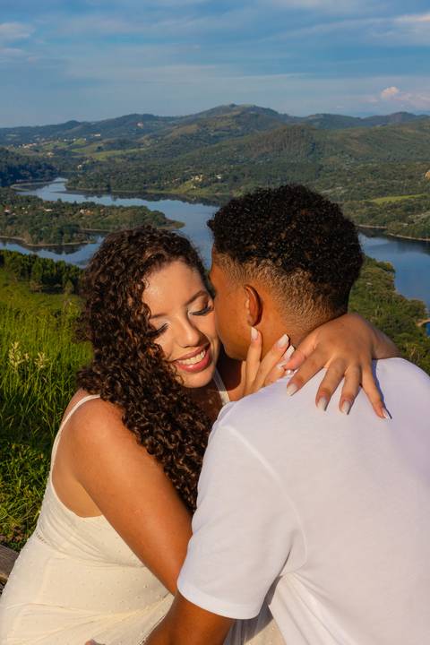 As melhores ideias e inspirações criativas de fotos de ensaio pré casamento registradas por fotógrafos profissionais de eventos da empresa Criativus Foto e Vídeo no Morro do Capuava'