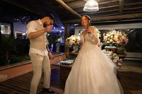 As melhores ideias e inspirações criativas de fotos de casamento registradas por fotógrafos profissionais de eventos da empresa Criativus Foto e Vídeo no Espaço Chácara Vila Velha: Fotos dos momentos dos noivos na festa'