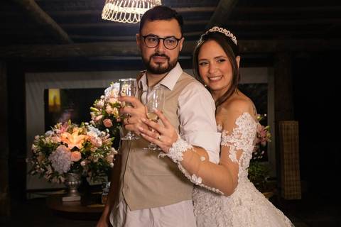 As melhores ideias e inspirações criativas de fotos de casamento registradas por fotógrafos profissionais de eventos da empresa Criativus Foto e Vídeo no Espaço Chácara Vila Velha: Fotos dos momentos dos noivos na festa'