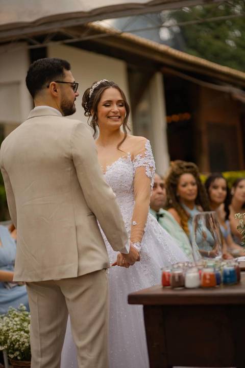 As melhores ideias e inspirações criativas de fotos de casamento registradas por fotógrafos profissionais de eventos da empresa Criativus Foto e Vídeo no Espaço Chácara Vila Velha: Fotos do momento da cerimônia'