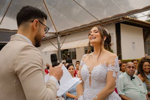 As melhores ideias e inspirações criativas de fotos de casamento registradas por fotógrafos profissionais de eventos da empresa Criativus Foto e Vídeo no Espaço Chácara Vila Velha: Fotos do momento da cerimônia'