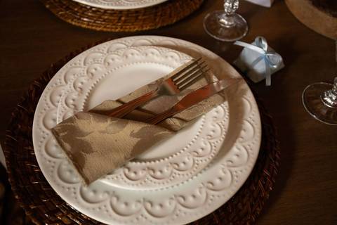 As melhores ideias e inspirações criativas de fotos de casamento registradas por fotógrafos profissionais de eventos da empresa Criativus Foto e Vídeo no Espaço Chácara Vila Velha: Fotos da decoração'